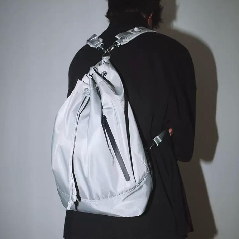 現貨 2色 輕世代 尼龍束口 兩用 後背包 斜背包 拳擊包 抽繩 設計感 水桶包 大容量 簡約 男生背包 韓國-細節圖8