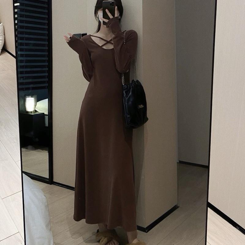 現貨 2色 蜜桃氛圍 蜜桃絨 洋裝 傘襬 長洋 連衣裙 咖啡色 秋冬 自帶氛圍感 蜜桃絨-細節圖7