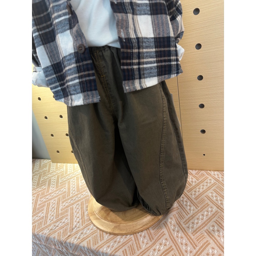 🏕️ 質感美式復古風！格紋襯衫+印花T恤+工裝燈籠褲三件套 👦-細節圖4