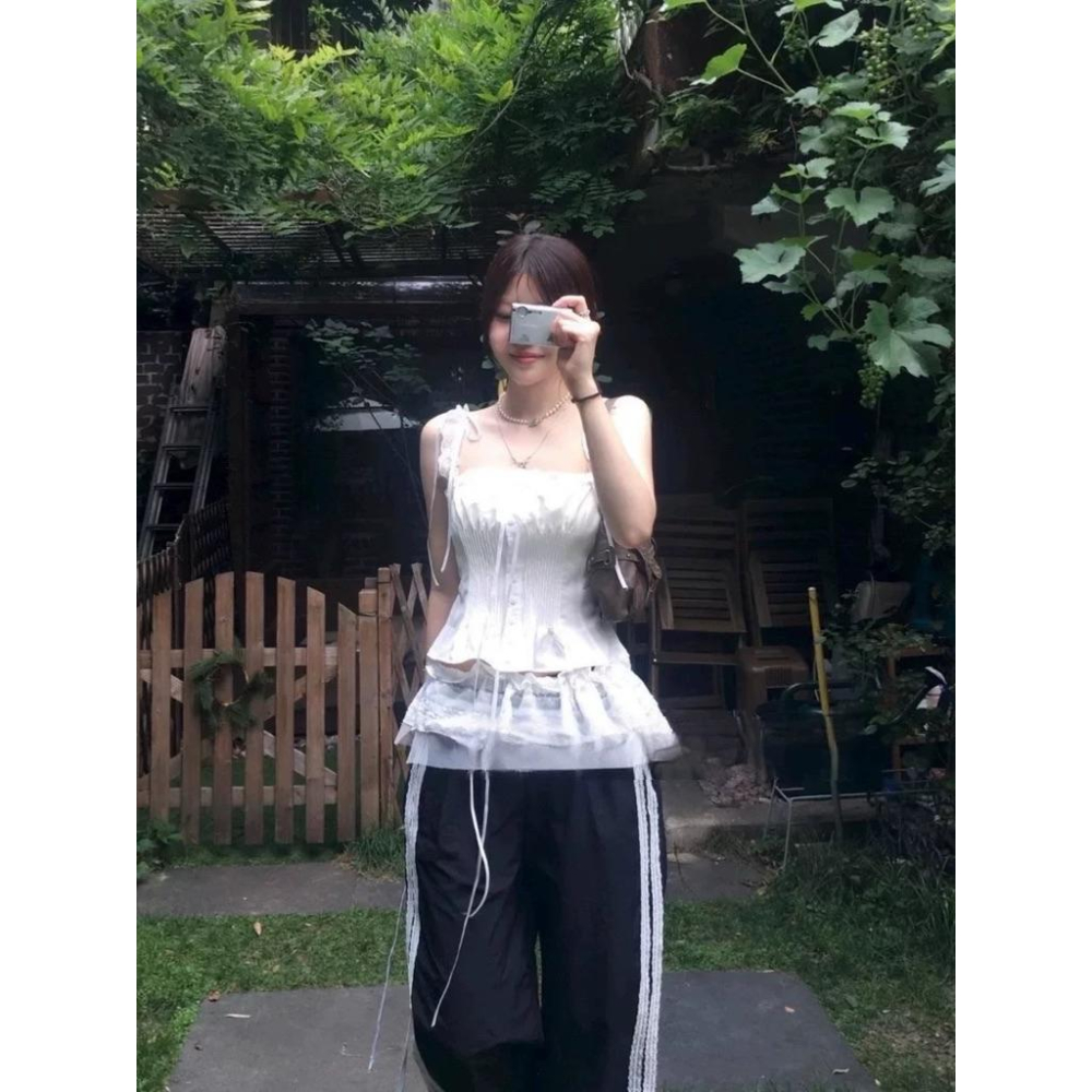 𝑩𝑶𝑾𝑨˚✿˖ 選品｜夏季復古純慾拼接褶皺蕾絲上衣-細節圖2
