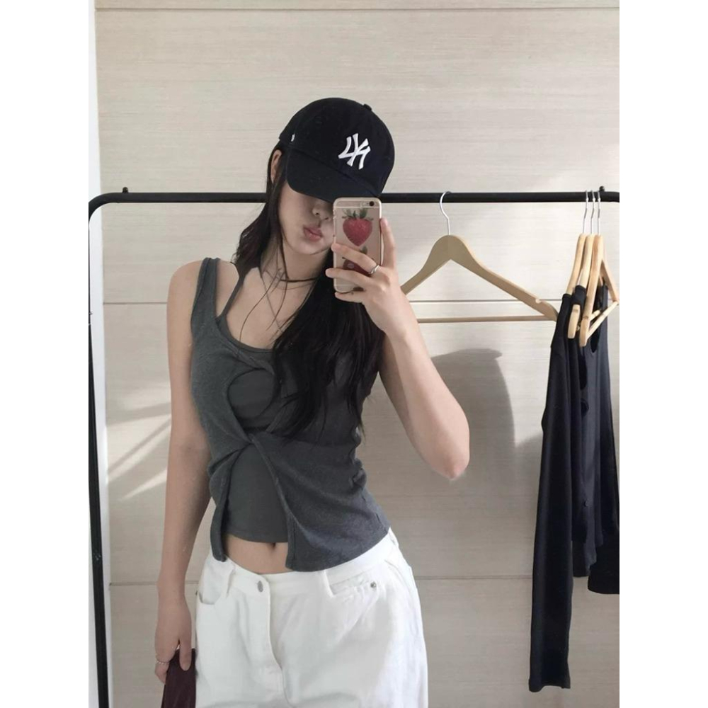 𝑩𝑶𝑾𝑨˚✿˖ 選品｜韓系設計感扭結綁帶掛脖上衣-細節圖3