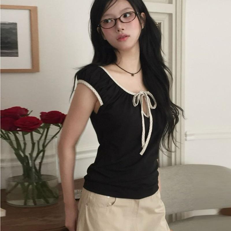 𝑩𝑶𝑾𝑨˚✿˖ 選品｜韓系甜美少女波點綁帶短上衣-細節圖2