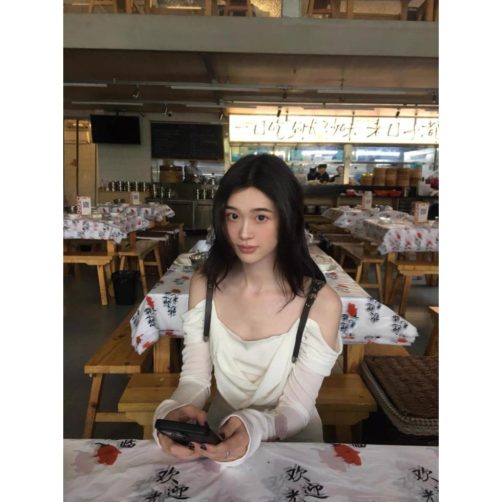 𝑩𝑶𝑾𝑨˚✿˖ 選品｜小眾設計 皮質肩帶肩帶微透上衣-細節圖4