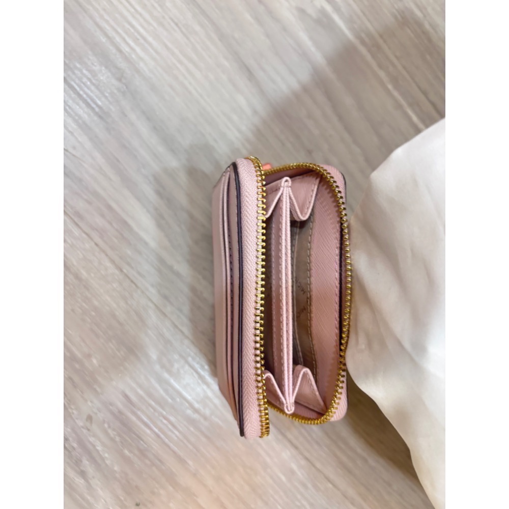 【全新現貨】Michael Kors MK 經典防刮皮革拉鍊零錢包/卡夾包 (櫻花粉 Powder Blus-細節圖3