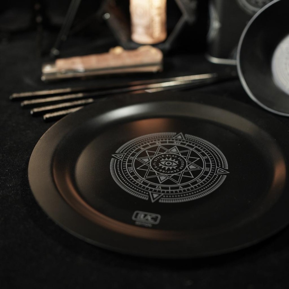 【BLAC黑客】304不鏽鋼雷射光雕黑化餐盤22cm 露營餐盤-細節圖3