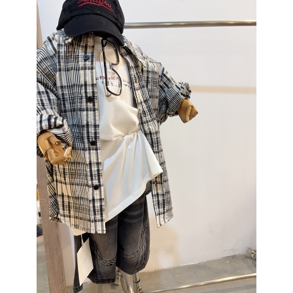 11034單一價大男女孩黑＼白英文T-細節圖2