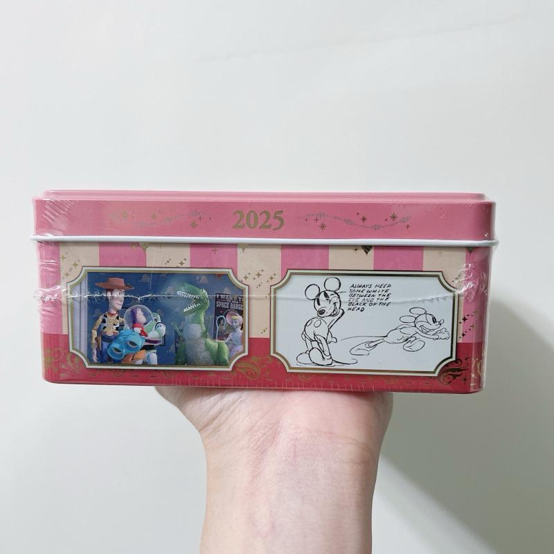 現貨・日本 迪士尼商店 2025 鐵盒 手撕日曆 365日曆 日曆 桌曆 掛曆 小姐與流氓 冰雪奇緣 米奇-細節圖5