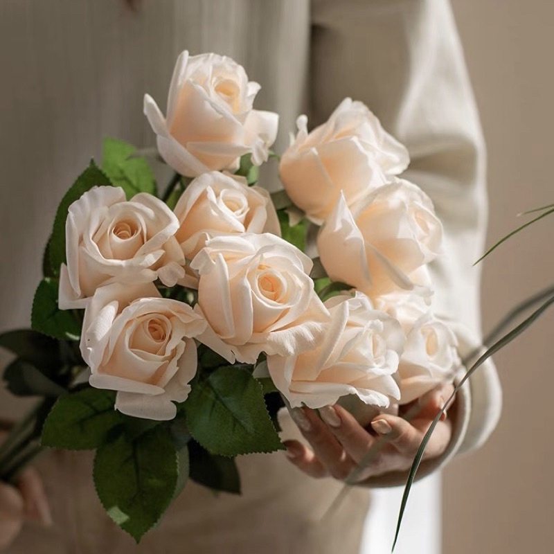 台灣現貨❤︎仿真玫瑰花擺設 拍照道具 居家擺設 假花 捧花仿真花 畢業花束 情人節花束「有感選物」-細節圖8