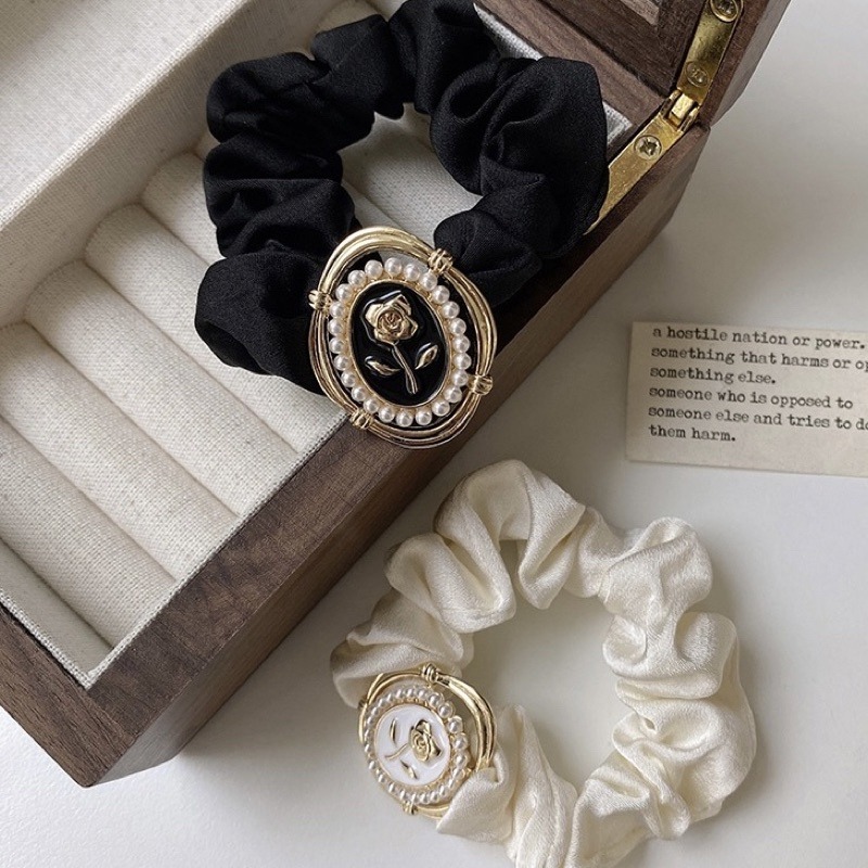 台灣現貨❤︎法式鬱金香緞面髮圈 豹紋點點大腸圈 髮圈 造型髮圈「有感選物」-細節圖2