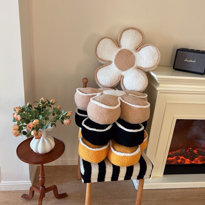 有感選物❤︎台灣現貨 可愛奶油色花朵坐墊 椅墊 抱枕 辦公椅靠背墊-細節圖3