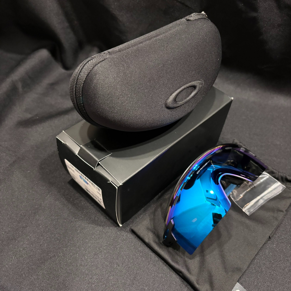 Oakley最新款Encoder Strike Vented電鍍藍Logo搭Prizm Sapphire藍寶石鏡片-細節圖3