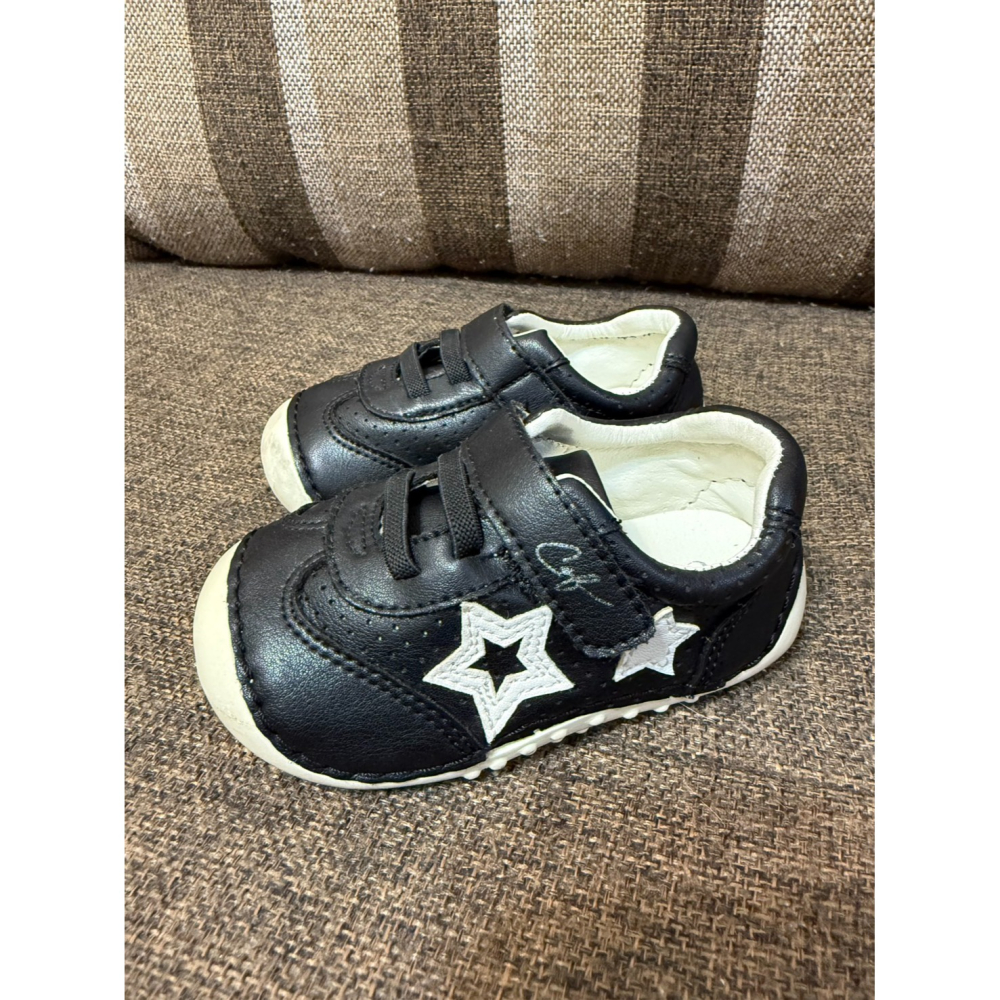 (二手少穿) CONNIFE可妮妃 百搭黑色星星寶寶鞋/學步鞋(歐規20碼)(約12公分)-細節圖2