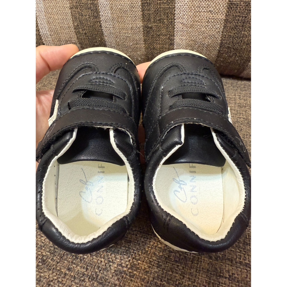 (二手少穿) CONNIFE可妮妃 百搭黑色星星寶寶鞋/學步鞋(歐規20碼)(約12公分)-細節圖4