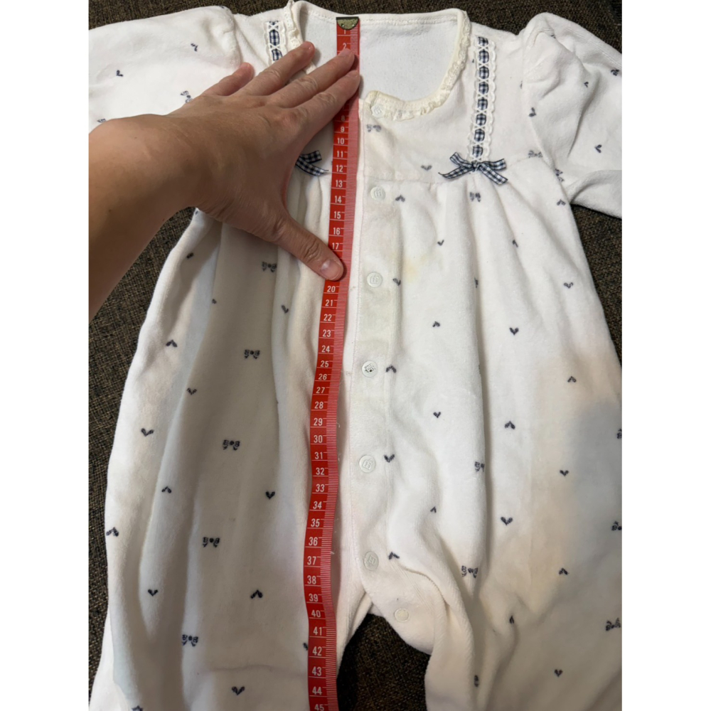 (二手微汙) BABY CITY 娃娃城 蝴蝶結愛心嬰兒純棉連身衣 女寶 男寶 台灣製 (約6M內可穿)-細節圖5