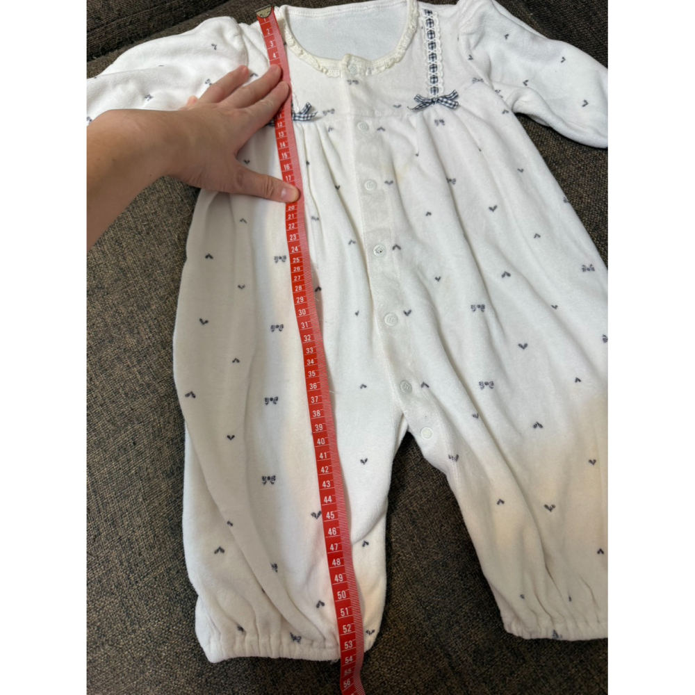 (二手微汙) BABY CITY 娃娃城 蝴蝶結愛心嬰兒純棉連身衣 女寶 男寶 台灣製 (約6M內可穿)-細節圖6