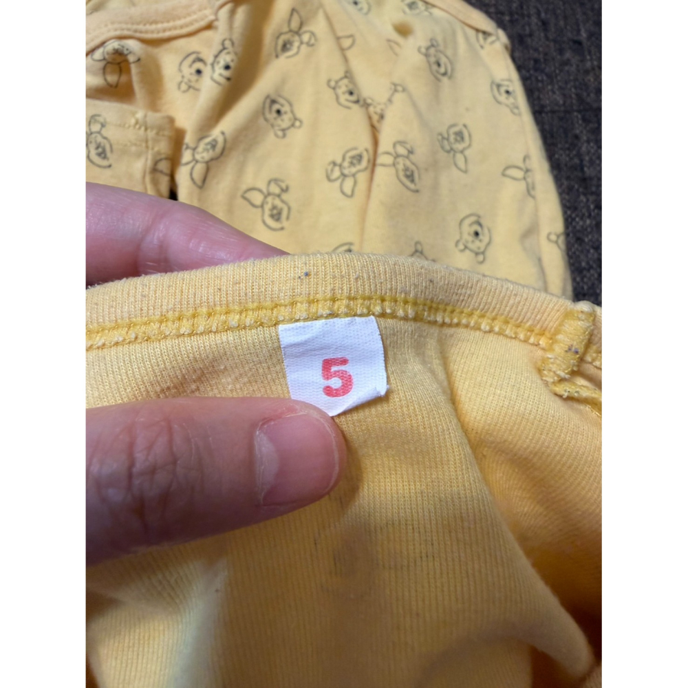 (二手) 小熊維尼黃底長袖包屁衣 (5號) 男寶/女寶/中性-細節圖3