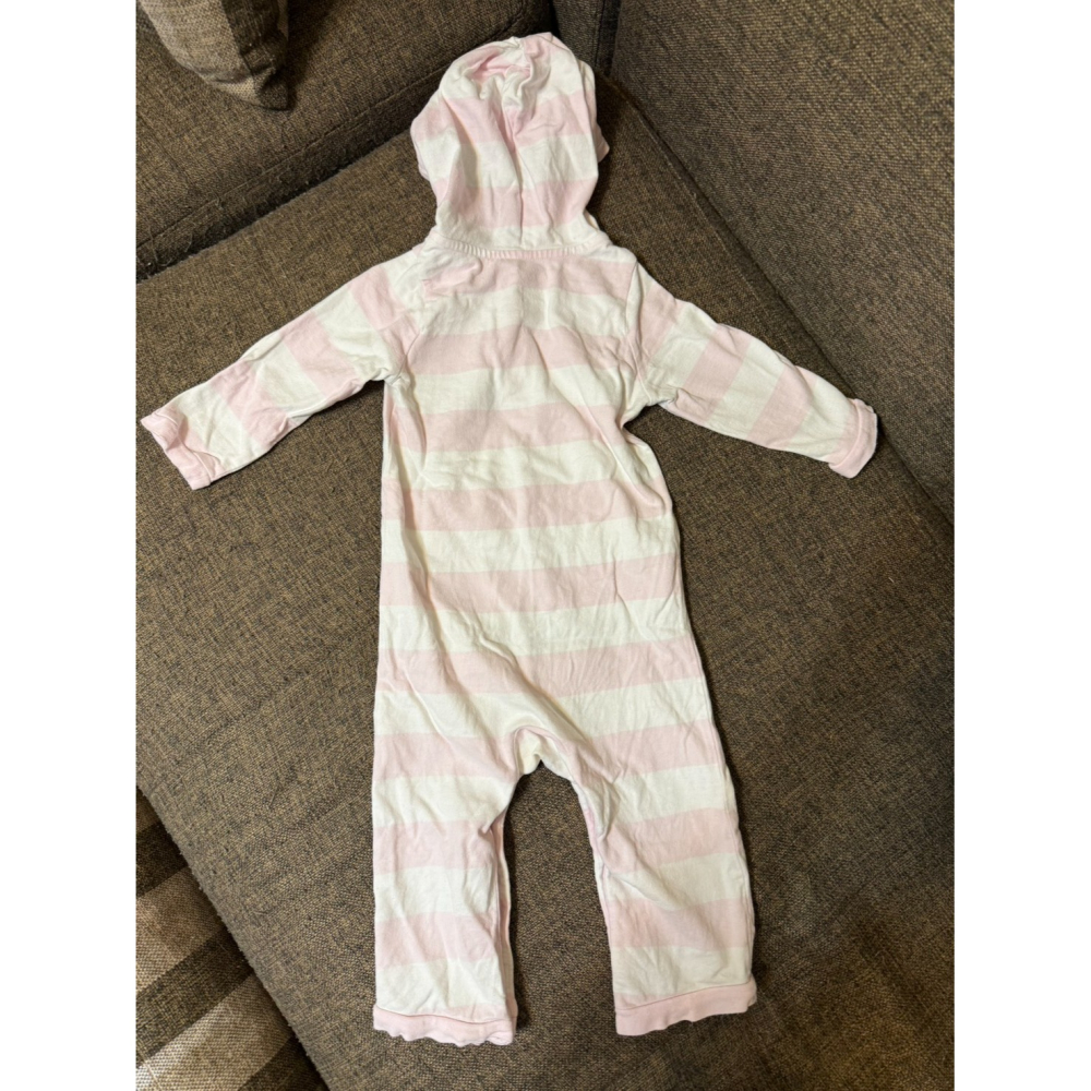 (二手微汙) 美國Old Navy粉色條紋連帽長袖連身衣 (12-18M)-細節圖2