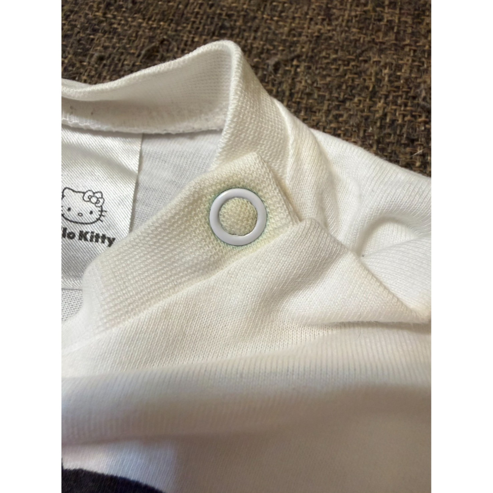 (二手微汙) H&M Hello Kitty 嬰兒純棉包屁衣/連身衣 (74cm/6-9M) 女寶 男寶-細節圖5