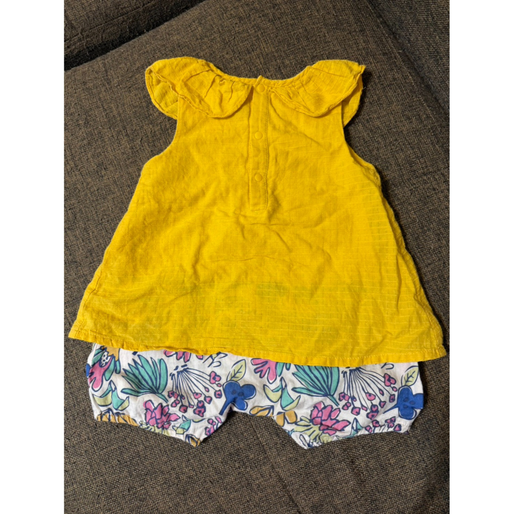 (二手) 麗嬰房 les enphants 薑黃色小瓢蟲小花連身衣 (12M) 女寶外出服-細節圖2