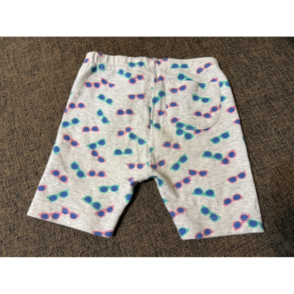 (二手) UNIQLO 灰底太陽眼鏡小短褲 (80cm) 男寶 女寶 中性-細節圖2