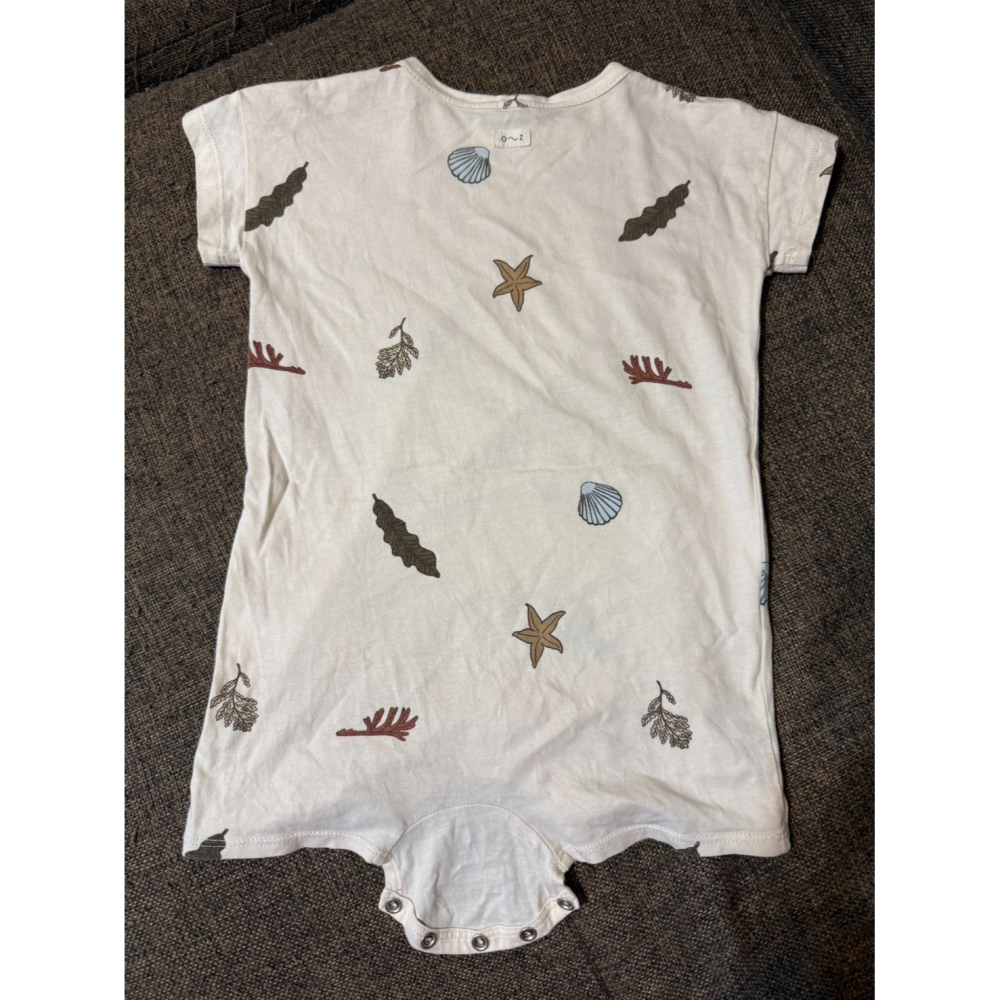 (二手微汙) Organic Zoo OZ 海洋短袖包屁衣 (6-12M) 貝殼 珊瑚 海星 男寶 女寶 中性-細節圖2