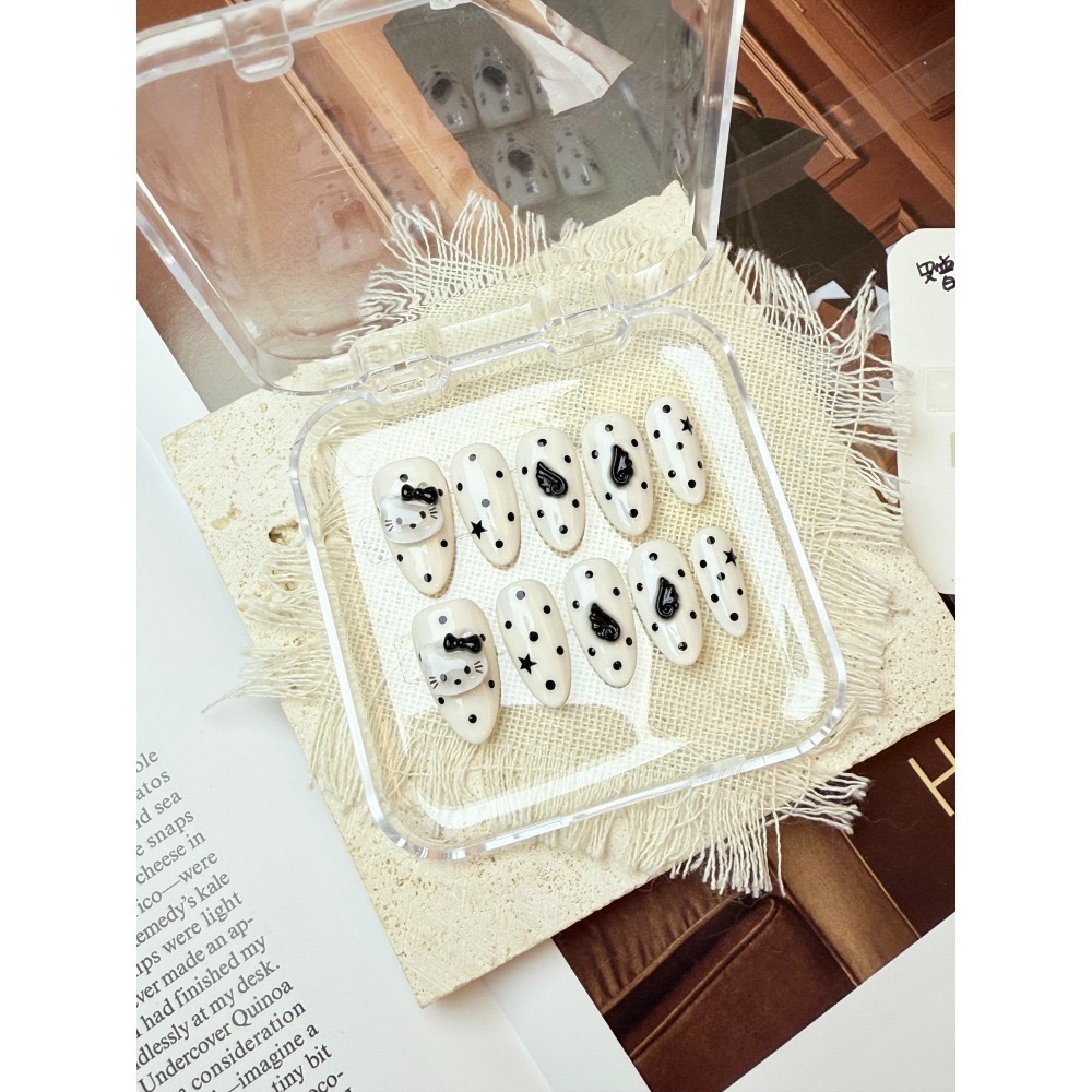 kitty穿戴甲 立體kitty 波點 圓點 黑白 杏仁甲高雄手工 台灣 非批發甲 無濾鏡 附盒 附工具包 商品實拍-細節圖2