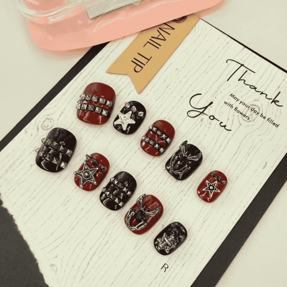 鉚釘穿戴甲 暗黑 朋克 動漫 血色 黑色 個性 美甲 片 高雄手工 台灣 非批發甲 無濾鏡 附盒 附工具包 商品實拍-細節圖2