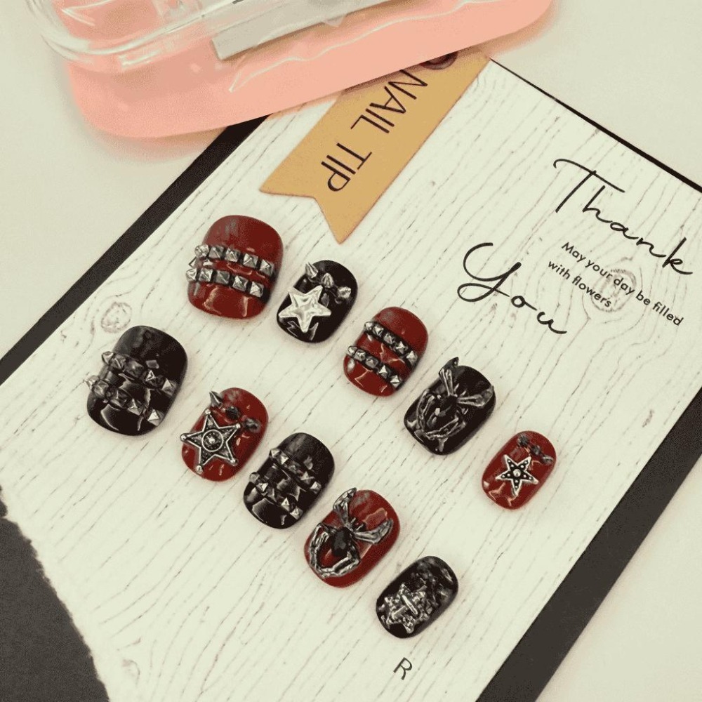 鉚釘穿戴甲 暗黑 朋克 動漫 血色 黑色 個性 美甲 片 高雄手工 台灣 非批發甲 無濾鏡 附盒 附工具包 商品實拍-細節圖3