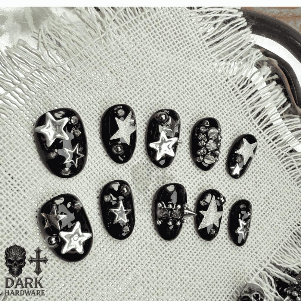 【星星穿戴甲】美甲片 日常款 美甲  純手工 Z世代 鉚釘 短甲 y2k 可訂製 附工具包 黑色美甲 甜酷 拍貼機-細節圖3