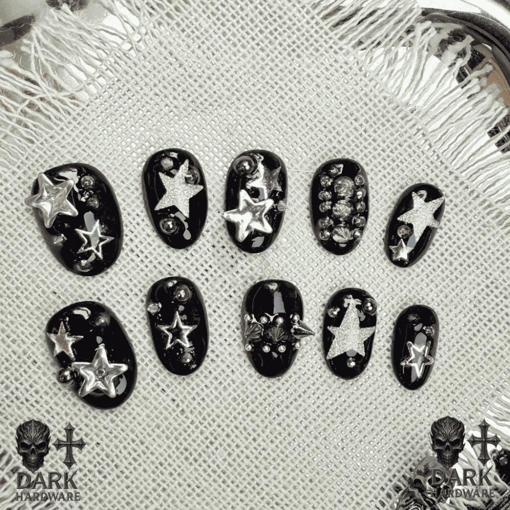 【星星穿戴甲】美甲片 日常款 美甲  純手工 Z世代 鉚釘 短甲 y2k 可訂製 附工具包 黑色美甲 甜酷 拍貼機-細節圖4