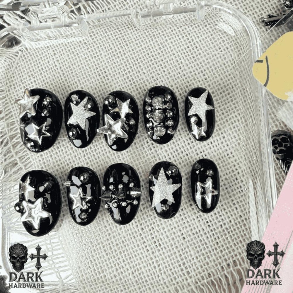 【星星穿戴甲】美甲片 日常款 美甲  純手工 Z世代 鉚釘 短甲 y2k 可訂製 附工具包 黑色美甲 甜酷 拍貼機-細節圖6