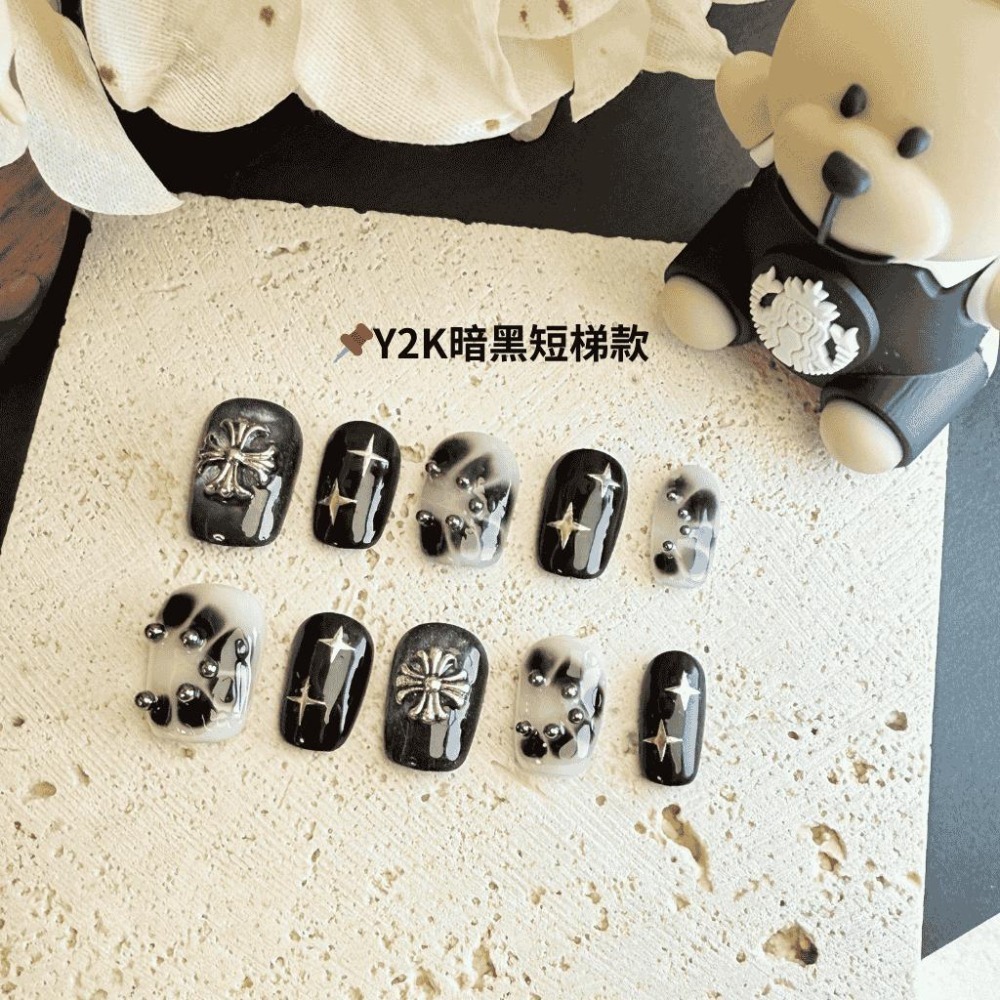 【暗黑短款美甲】穿戴甲 美甲片  哥德風 y2k 克羅心 四芒星 短款 短短梯 黑白 純手工 可訂製 接單製作 台灣-細節圖9