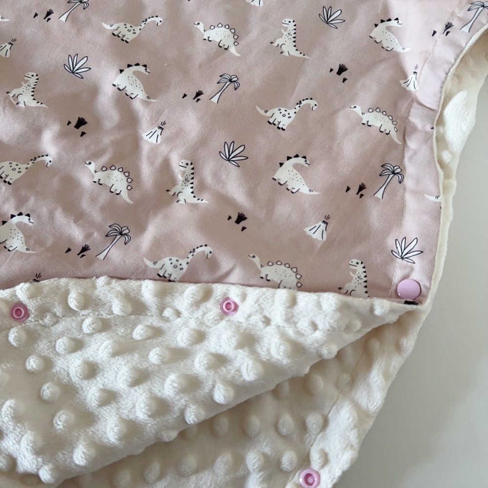 霧粉恐龍島-韓國純棉 安心布料 手工嬰幼兒防踢背心-細節圖3