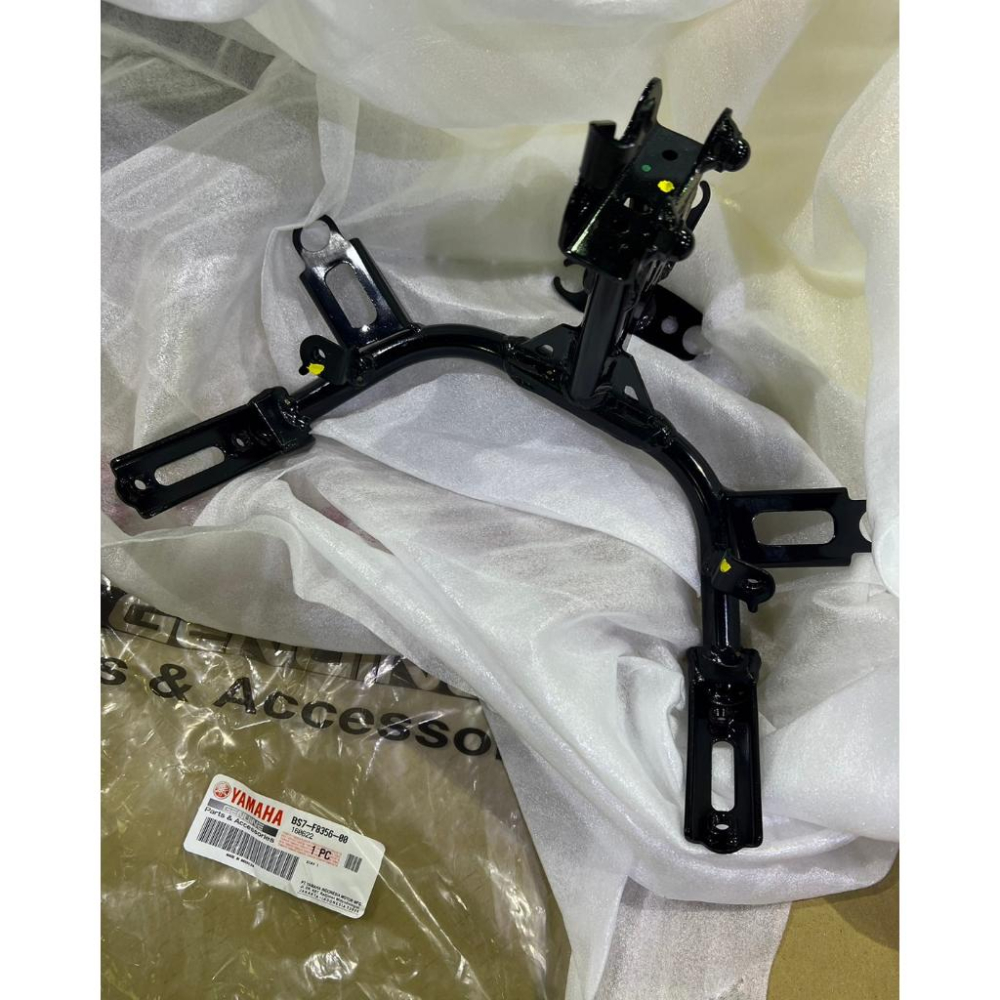 YAMAHA 原廠 YZF-R3 R3 大燈支架 頭燈支架 1WD-F8356-00 BS7-F8356-00-細節圖3