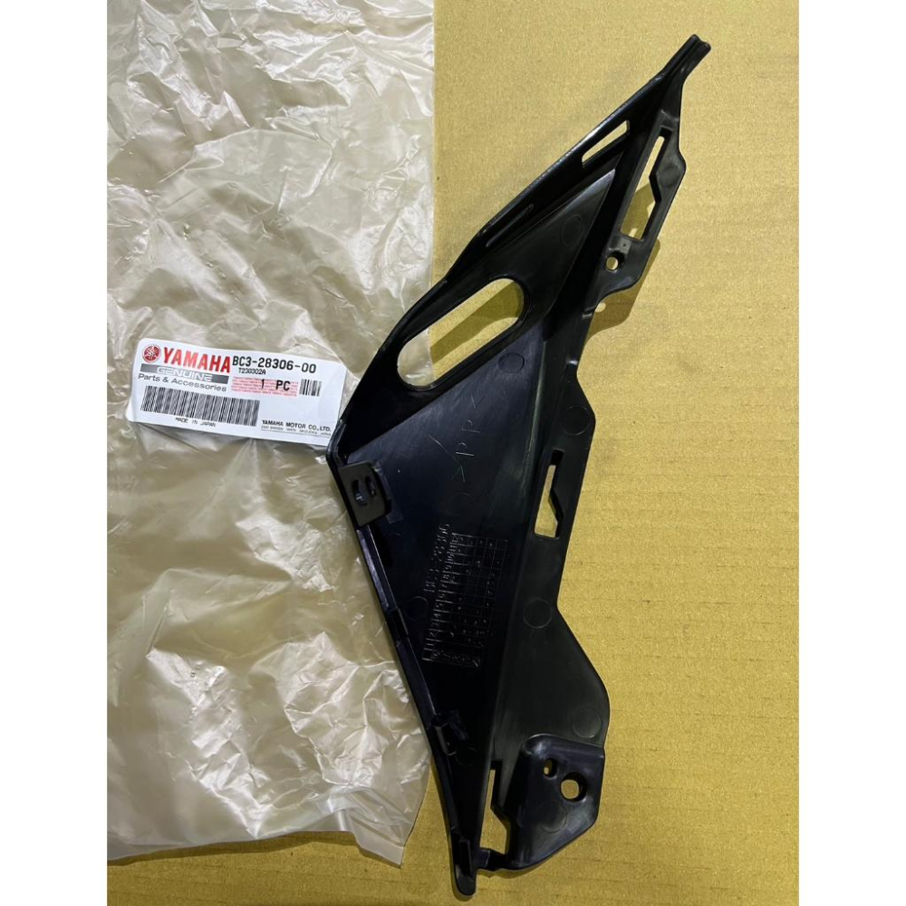 YAMAHA 原廠 TMAX T-MAX 擋風罩 後視鏡底殼 BC3-2835P-00 BC3-28306-00-細節圖2