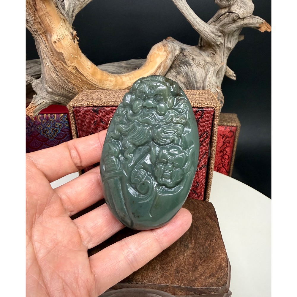 《寶瑠璃玉石水晶》保真天然和田玉且末藍，手工雕刻「趨吉避凶」天師鍾馗掛飾、手把件-細節圖2