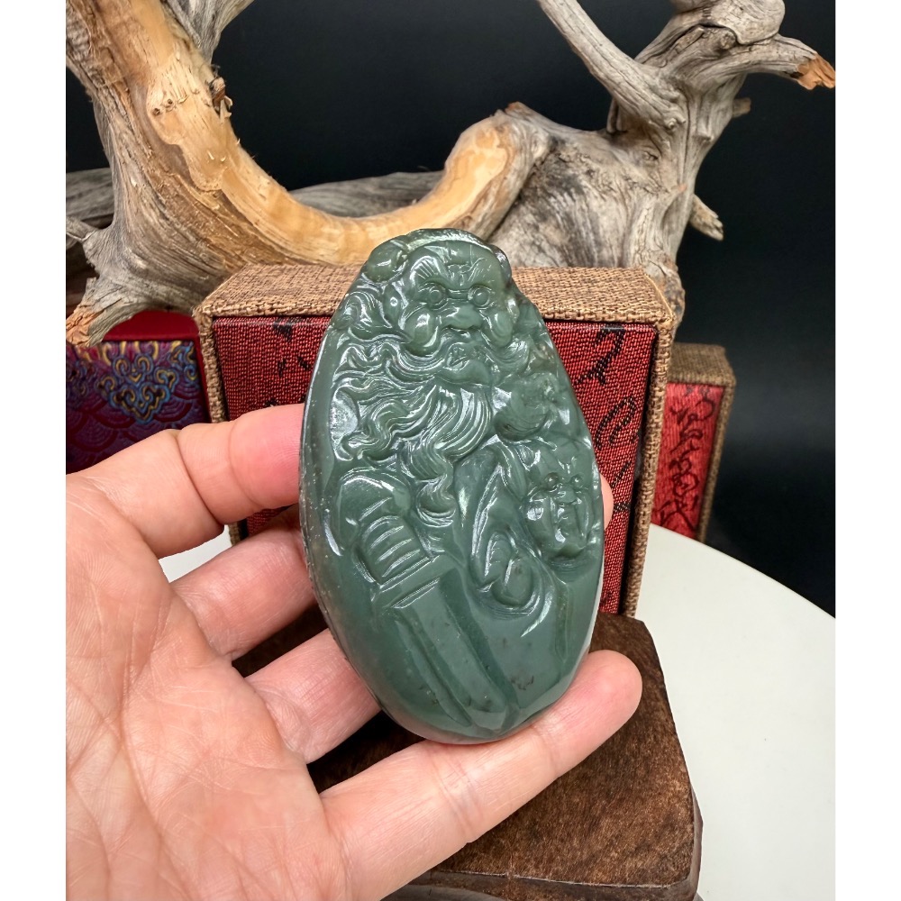 《寶瑠璃玉石水晶》保真天然和田玉且末藍，手工雕刻「趨吉避凶」天師鍾馗掛飾、手把件-細節圖3