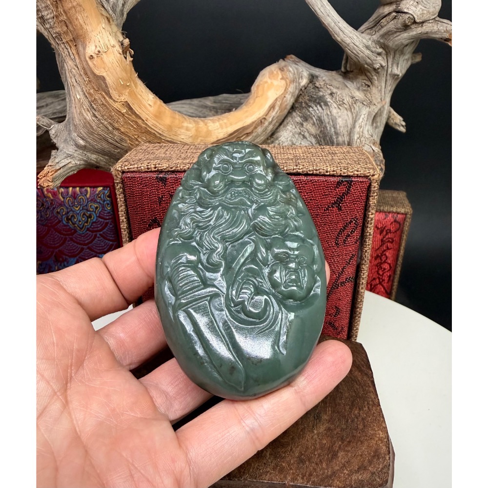 《寶瑠璃玉石水晶》保真天然和田玉且末藍，手工雕刻「趨吉避凶」天師鍾馗掛飾、手把件-細節圖6