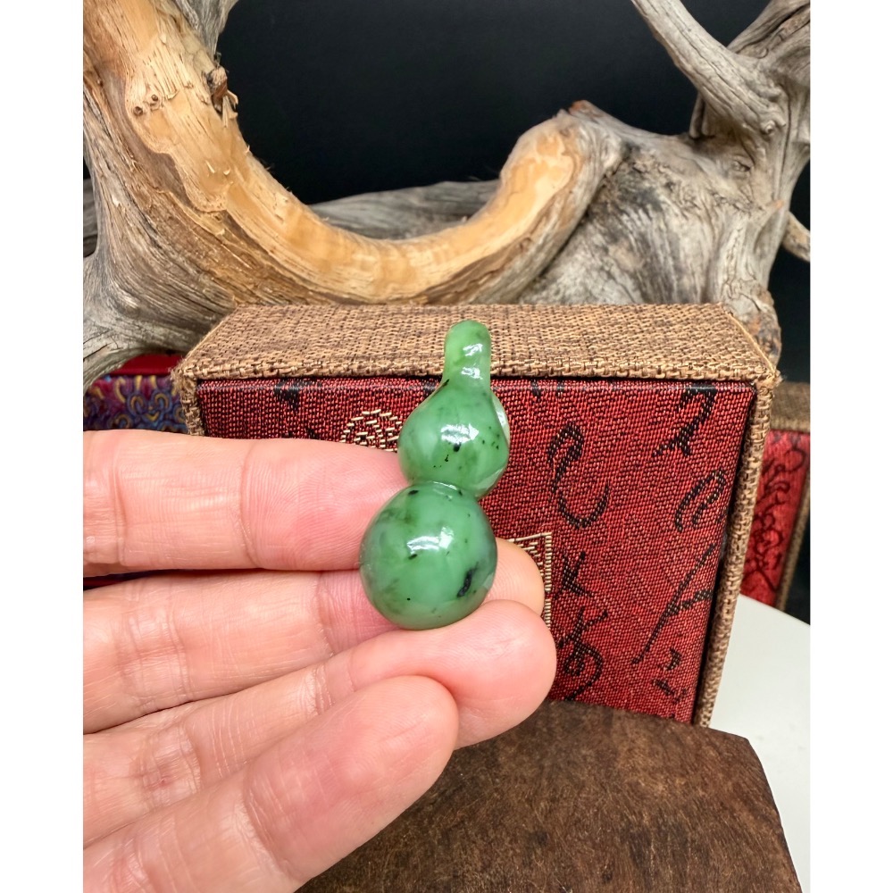 《寶瑠璃玉石水晶》保真天然和田玉烏蘭海碧玉，手工雕刻「福祿雙全」葫蘆吊墜、掛飾-細節圖4