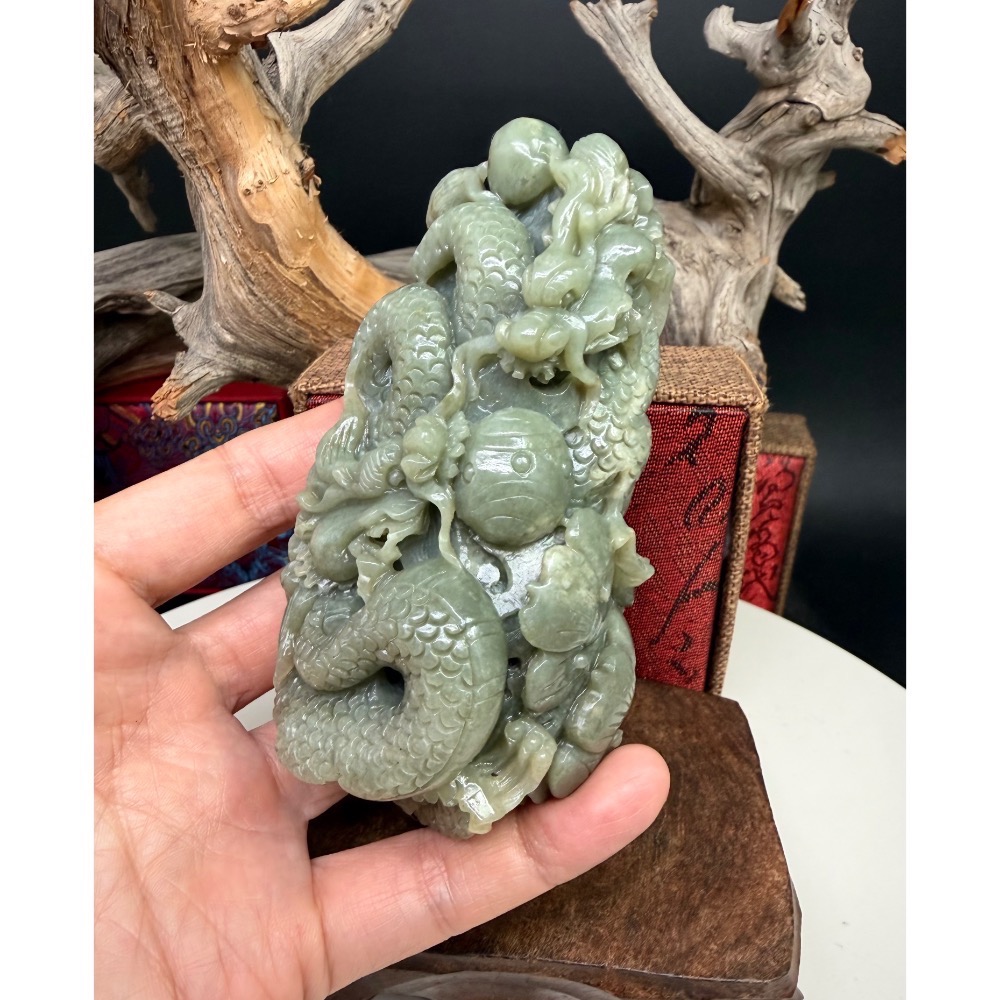 《寶瑠璃玉石水晶》保真天然和田玉青黃口料，手工雕刻「雙龍戲珠」擺件、手把件(附檢驗證書)-細節圖2