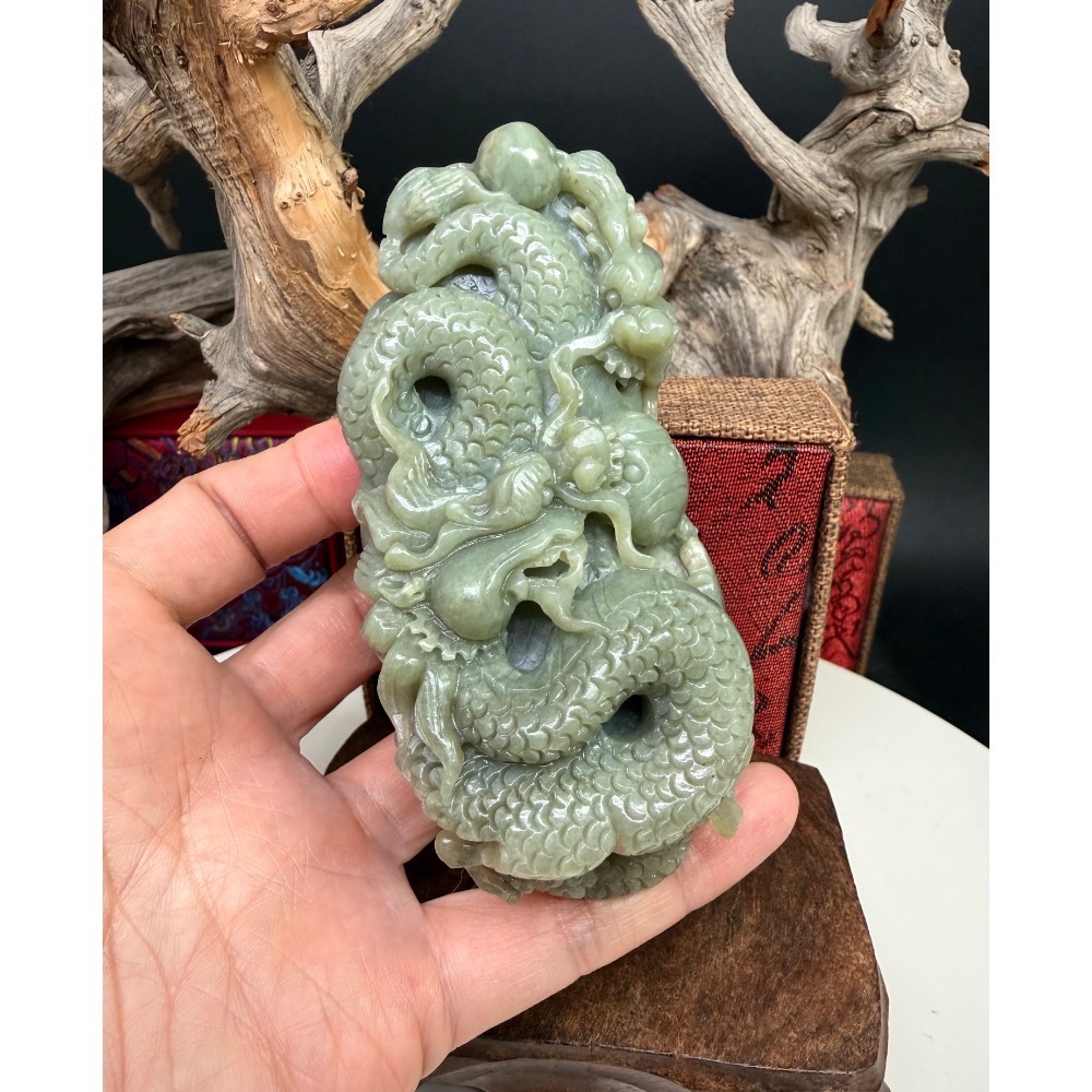 《寶瑠璃玉石水晶》保真天然和田玉青黃口料，手工雕刻「雙龍戲珠」擺件、手把件(附檢驗證書)-細節圖3