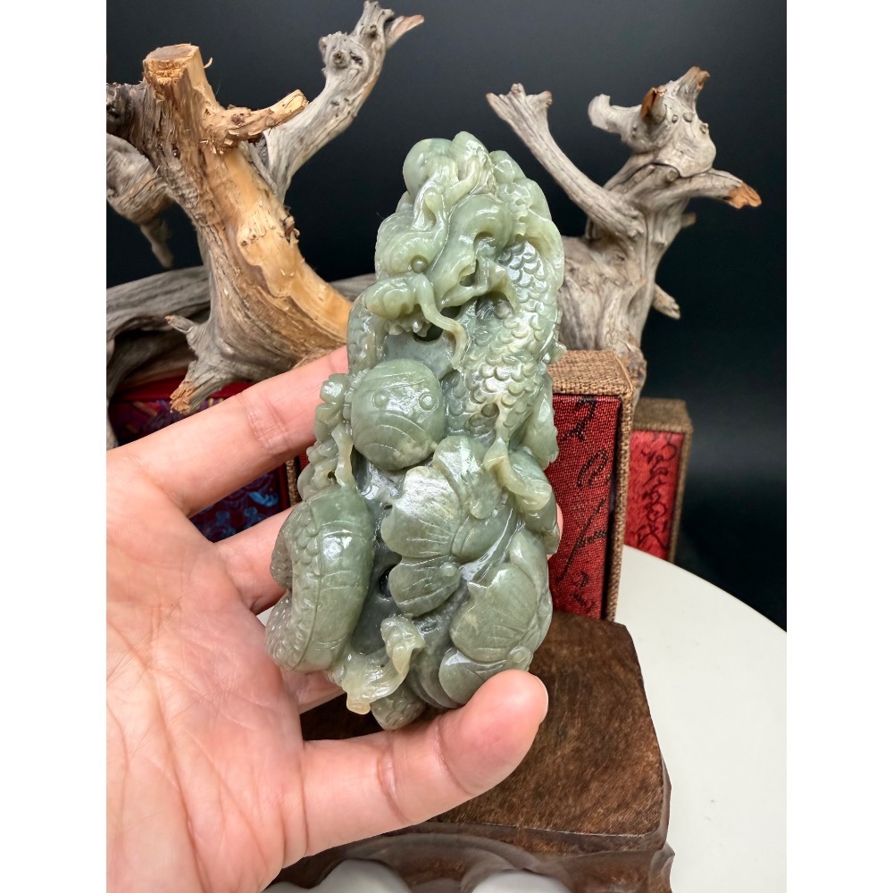 《寶瑠璃玉石水晶》保真天然和田玉青黃口料，手工雕刻「雙龍戲珠」擺件、手把件(附檢驗證書)-細節圖4