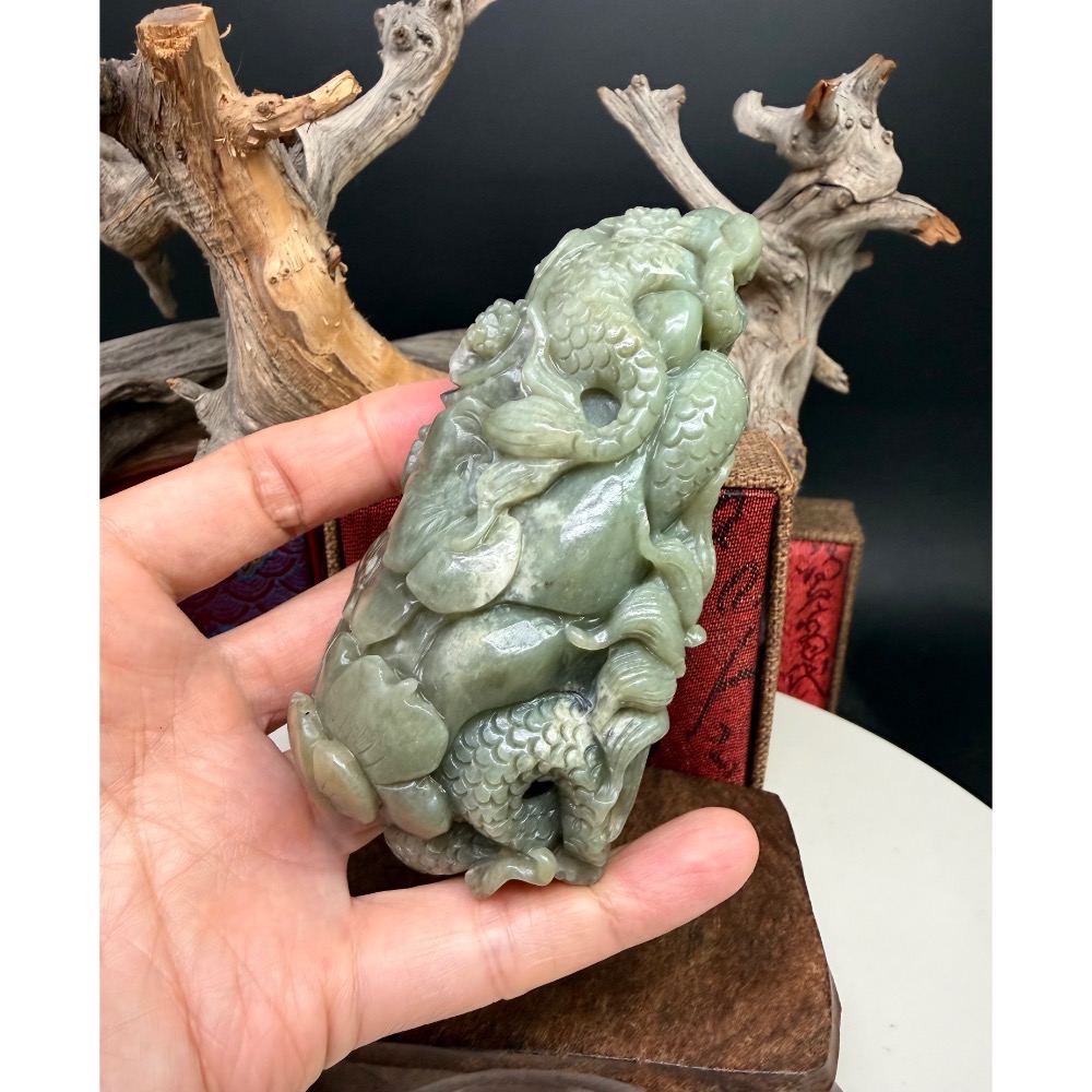《寶瑠璃玉石水晶》保真天然和田玉青黃口料，手工雕刻「雙龍戲珠」擺件、手把件(附檢驗證書)-細節圖6