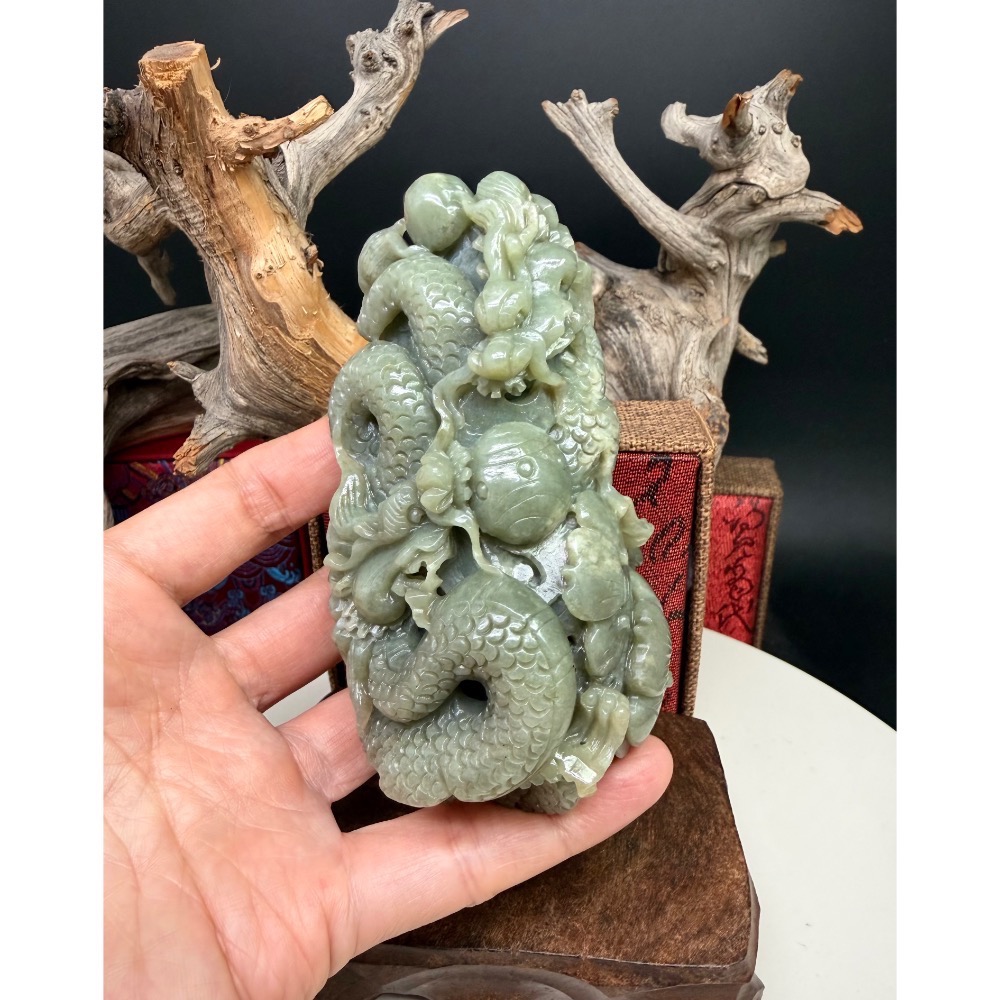 《寶瑠璃玉石水晶》保真天然和田玉青黃口料，手工雕刻「雙龍戲珠」擺件、手把件(附檢驗證書)-細節圖8