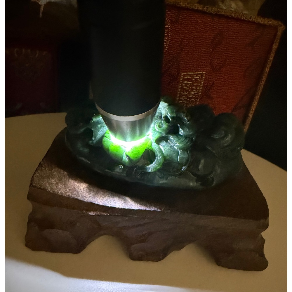 《寶瑠璃玉石水晶》保真天然和田玉碧玉，手工立體雕科「祥龍獻瑞」擺件、手把件(附檢驗證書)-細節圖9