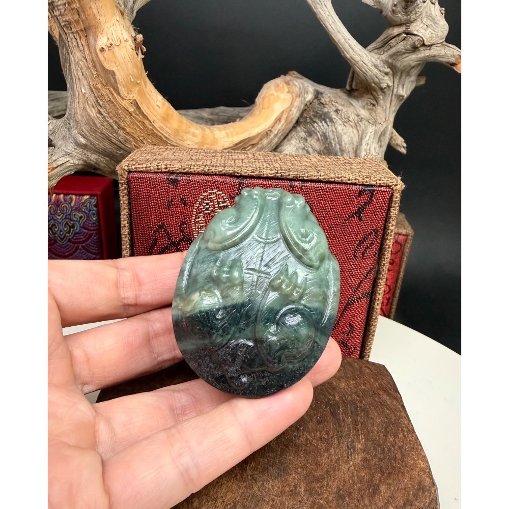 《寶瑠璃玉石水晶》保真天然和田玉三色青花料，手工立體雕刻「榮華富貴」吉祥龍龜擺件、手把件(附檢驗證書)-細節圖8