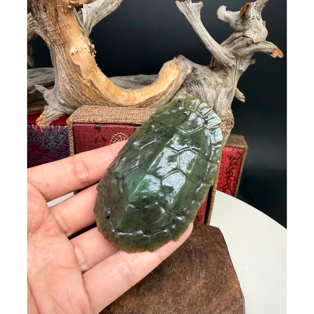 《寶瑠璃玉石水晶》保真天然和田玉碧玉，手工雕刻「富甲天下」龜甲手把件、擺件(附檢驗證書)-細節圖2