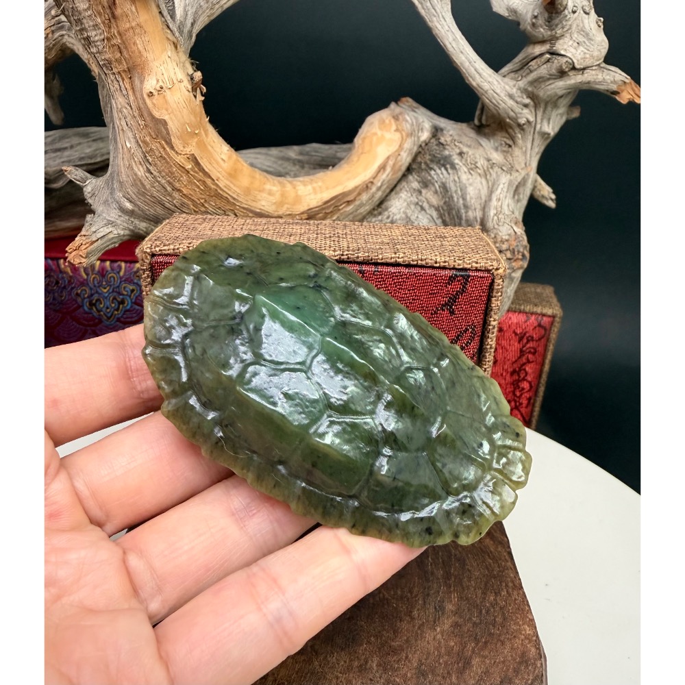 《寶瑠璃玉石水晶》保真天然和田玉碧玉，手工雕刻「富甲天下」龜甲手把件、擺件(附檢驗證書)-細節圖7