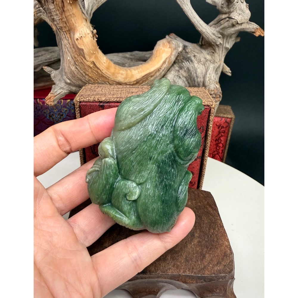 《寶瑠璃玉石水晶》保真天然和田玉雙色碧玉，手工立體雕刻「和諧富足」子母雙貔貅擺件、手把件(附檢驗證書)-細節圖8