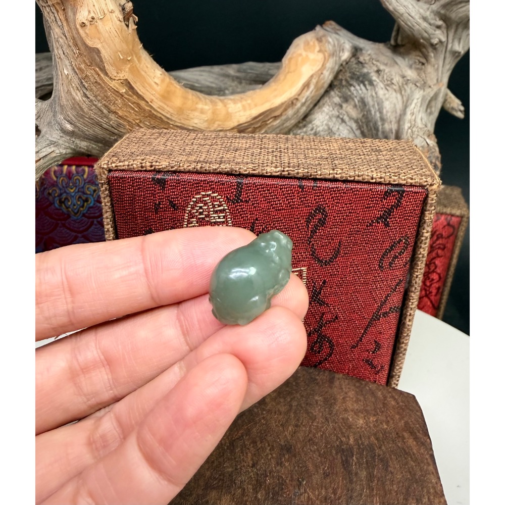 《寶瑠璃玉石水晶》保真天然和田玉且末藍，手工雕刻立體貔貅掛飾、吊墜-細節圖2
